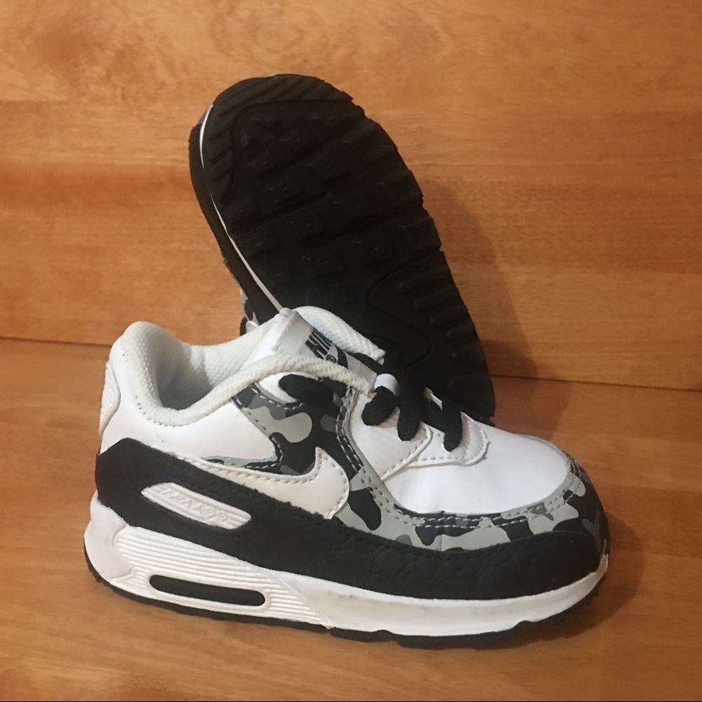 Nike Max90 Toddler Black & White Sneakers Size 6C